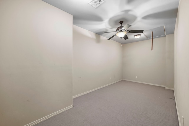 carpeted empty room featuring ceiling fan