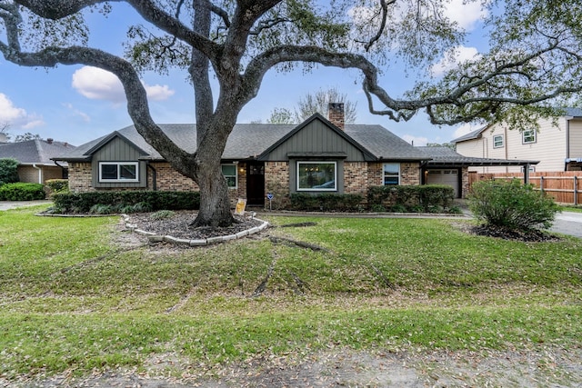 view of front of house featuring a front lawn and a garage