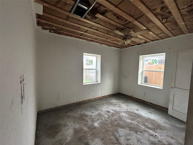 empty room featuring concrete flooring and ceiling fan