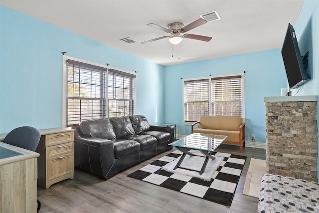 living room with light wood-type flooring and ceiling fan