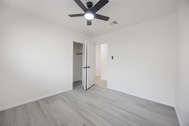 unfurnished bedroom featuring ceiling fan and light wood-type flooring