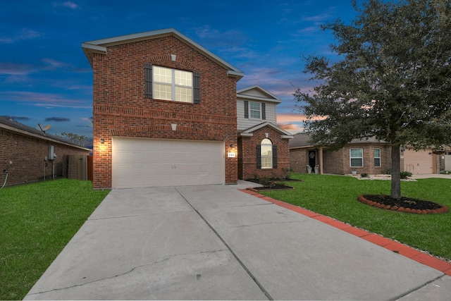 view of front property featuring a lawn and a garage