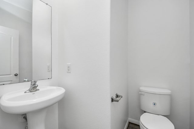 bathroom featuring toilet and sink