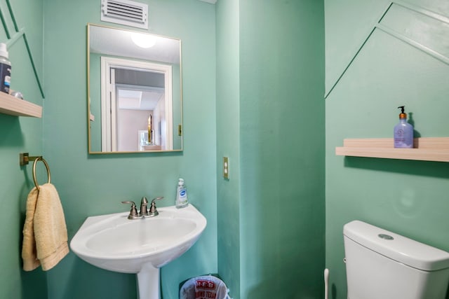 bathroom featuring toilet and sink