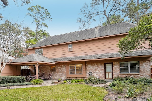 view of front facade featuring a patio area and a front lawn