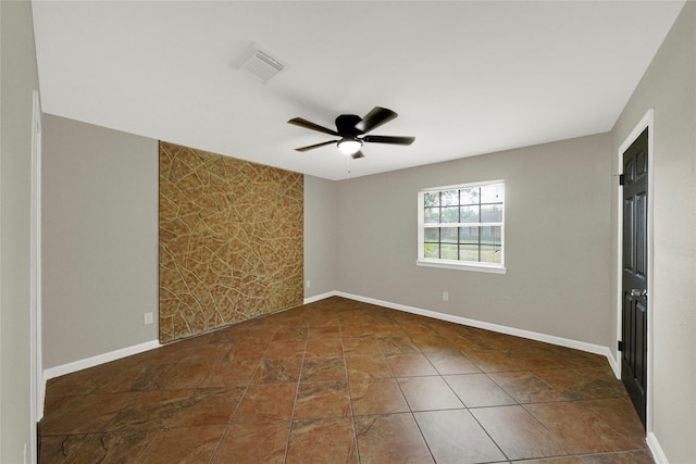 empty room with ceiling fan