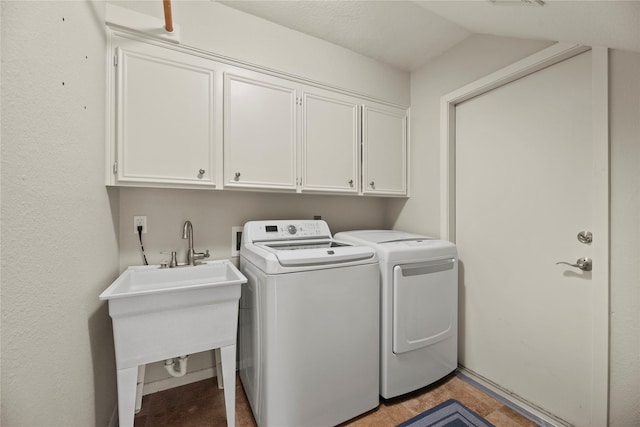 laundry area with cabinets, sink, and washing machine and clothes dryer