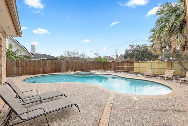 view of pool with an in ground hot tub and a patio area