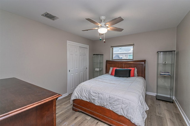 bedroom featuring light wood-type flooring, a closet, and ceiling fan