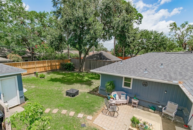 view of yard featuring an outdoor living space and a patio