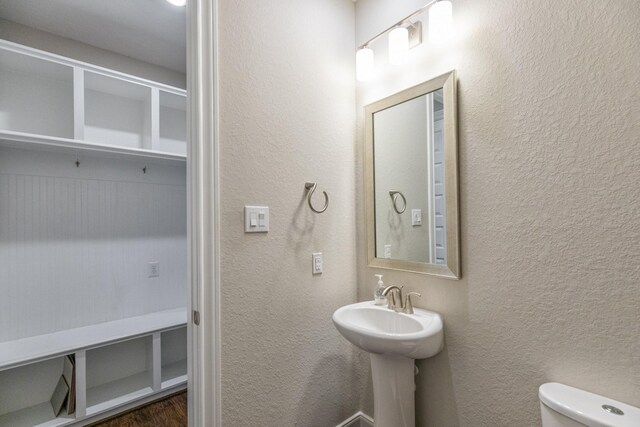 bathroom featuring toilet