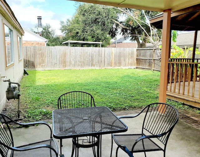 view of yard featuring a patio