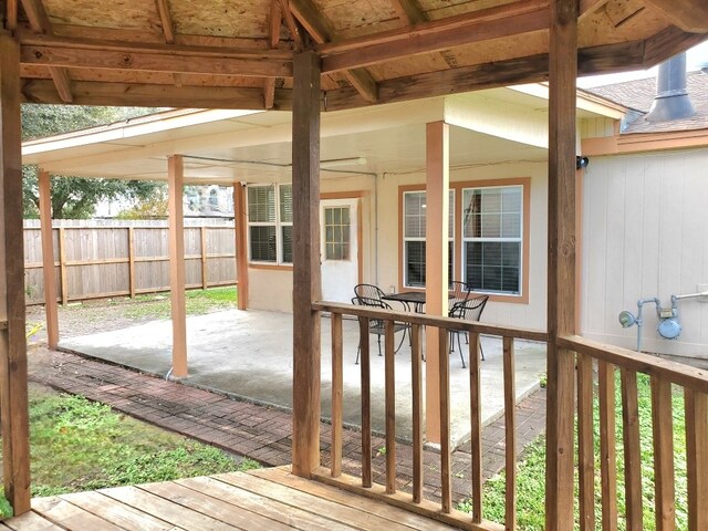 3827 Monmouth Ln, Pasadena, TX 77505 - deck with fence and a patio area