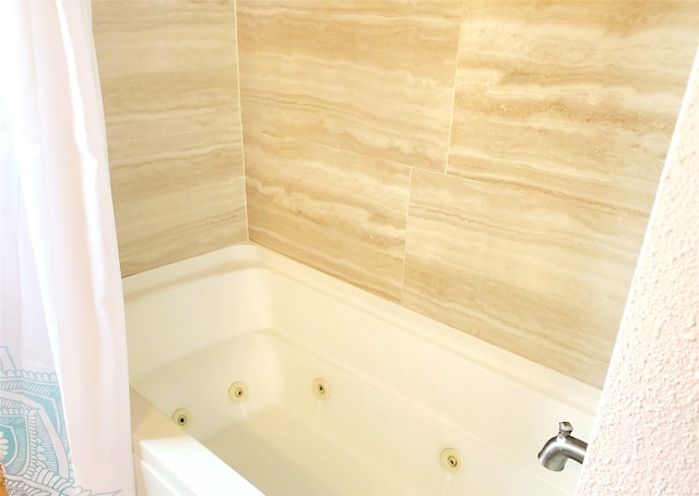 3827 Monmouth Ln, Pasadena, TX 77505 - view of full bathroom