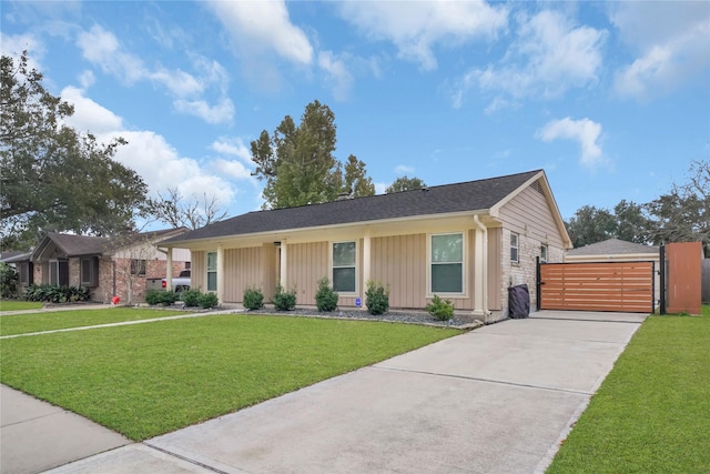 single story home featuring a front yard