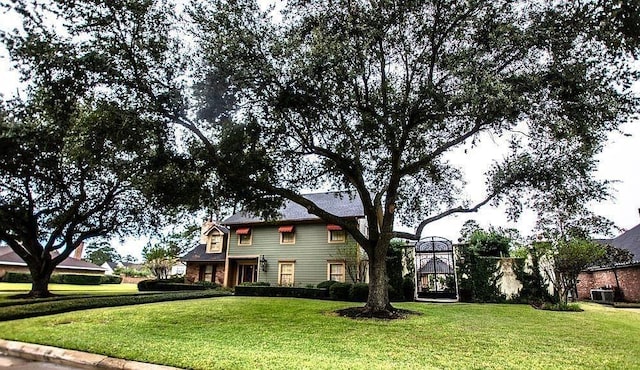 view of front of house with a front yard