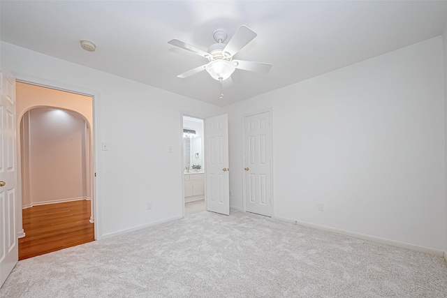 carpeted spare room featuring ceiling fan