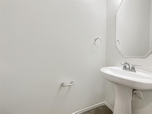 bathroom featuring sink