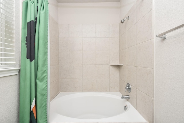 bathroom featuring shower / bath combo