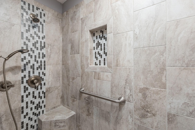 full bathroom featuring a tile shower