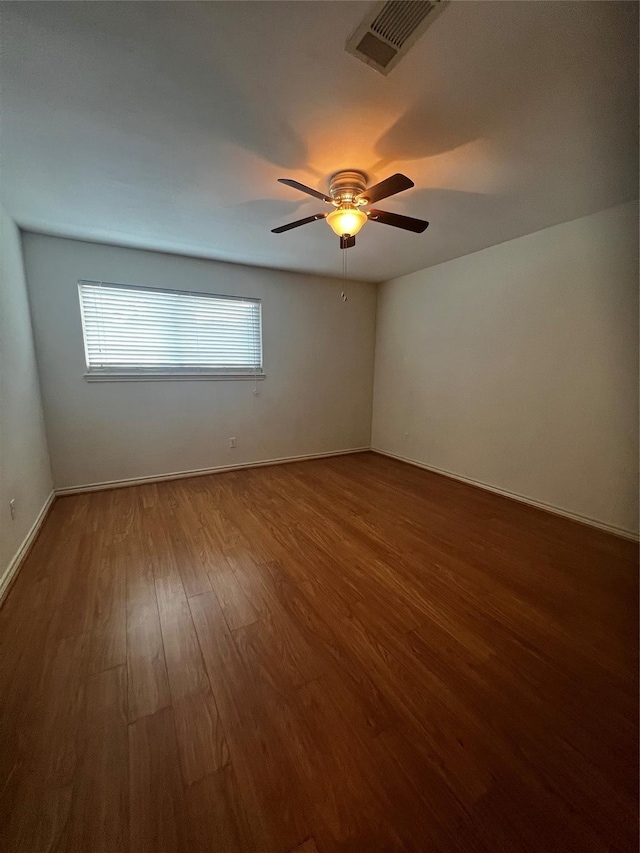 unfurnished room with wood-type flooring and ceiling fan