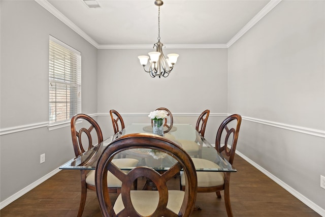 dining space featuring ornamental molding, dark hardwood / wood-style floors, and a notable chandelier