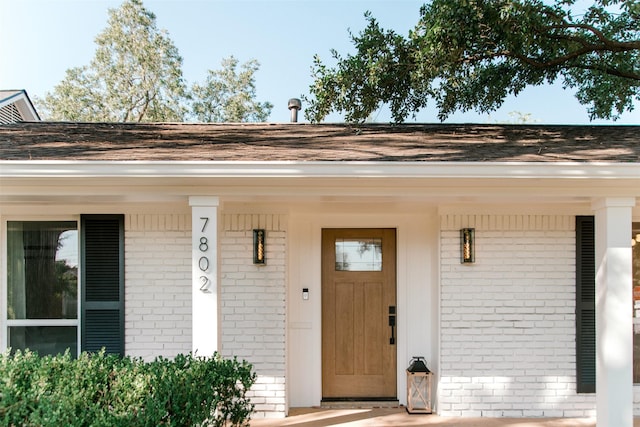 doorway to property with covered porch