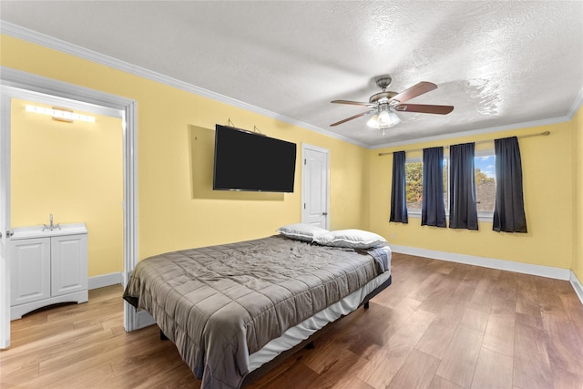 bedroom featuring a textured ceiling, ceiling fan, light hardwood / wood-style floors, and crown molding