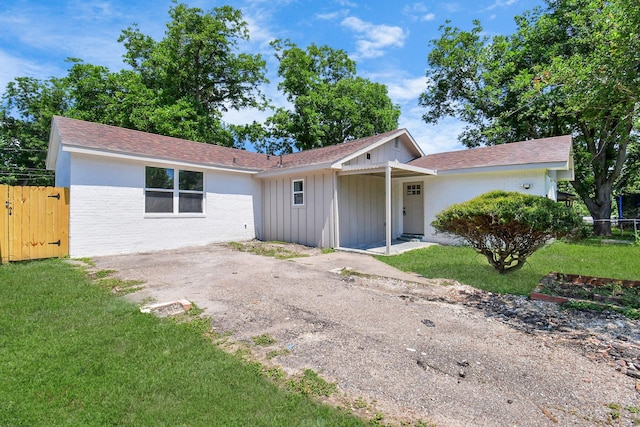 ranch-style house with a front lawn