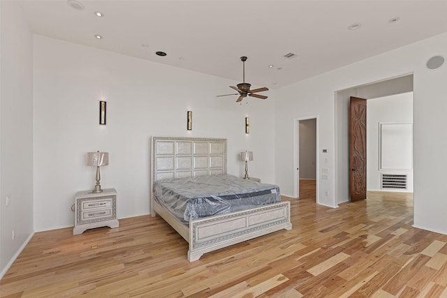 bedroom with light wood-style floors, recessed lighting, visible vents, and a ceiling fan