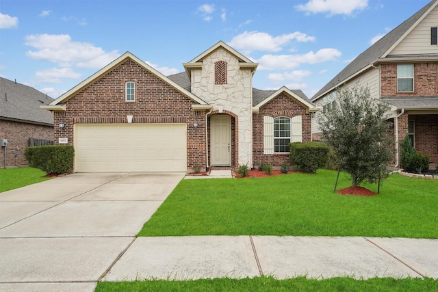 view of front property featuring a front yard