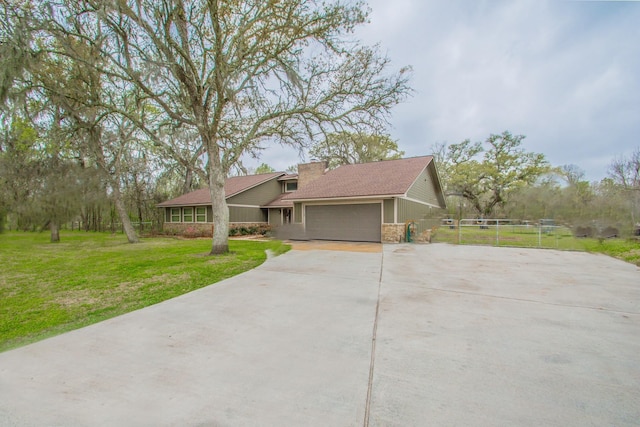 view of front of home featuring a garage and a front yard