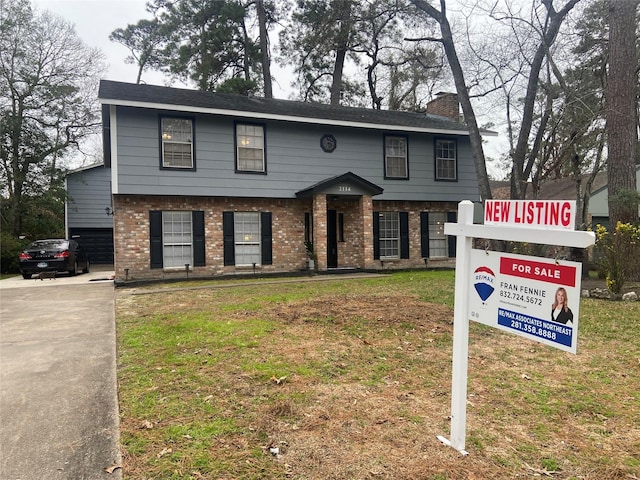 view of front of property with a front yard