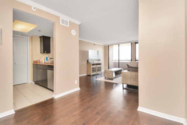 living room with light wood-type flooring and crown molding