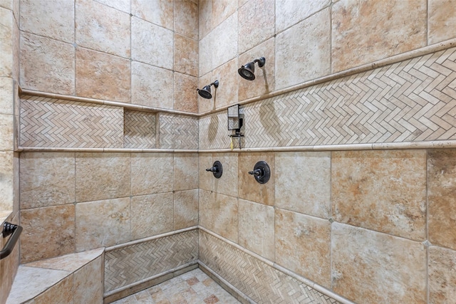 room details featuring tiled shower