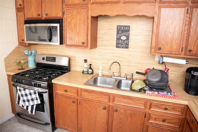 kitchen featuring appliances with stainless steel finishes, sink, and backsplash