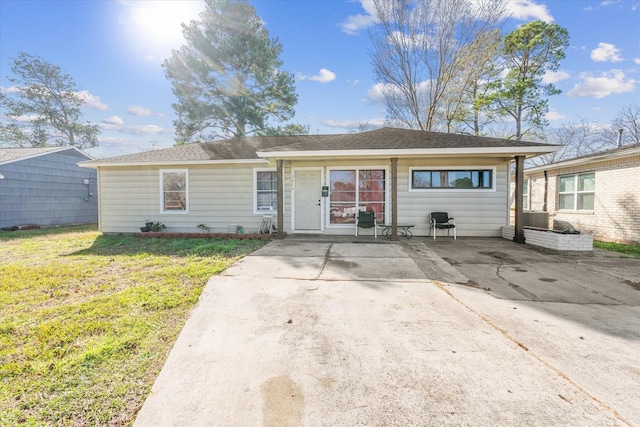 3620 Washington St, Pasadena, TX 77503 - ranch-style home featuring a front yard