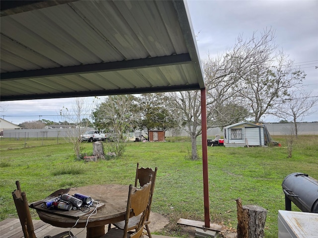 view of yard featuring a storage unit