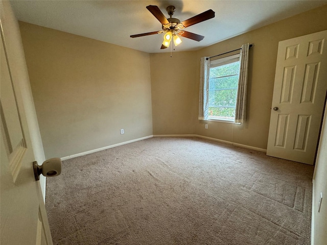 unfurnished room with carpet flooring and ceiling fan