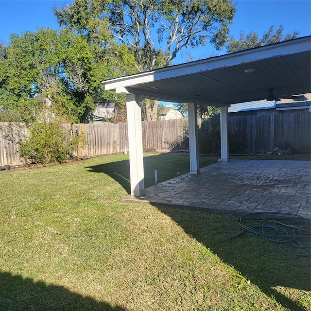 view of yard featuring a patio area