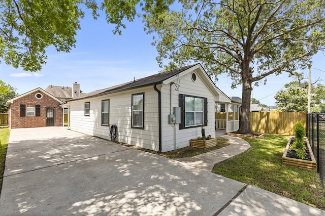 ranch-style house with a front yard