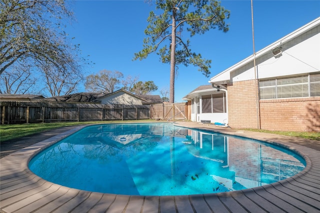 view of swimming pool