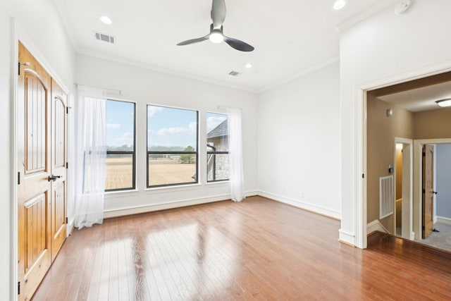 unfurnished room with light hardwood / wood-style flooring, ornamental molding, and ceiling fan