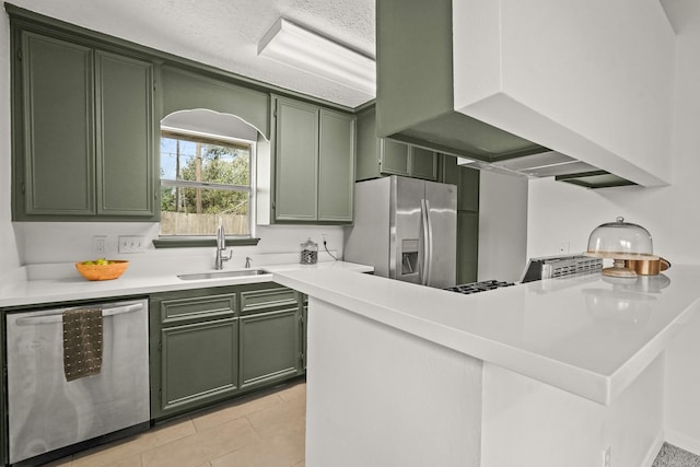 kitchen with sink, stainless steel appliances, green cabinetry, kitchen peninsula, and custom exhaust hood