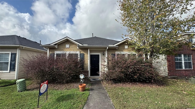 view of front of house with a front yard