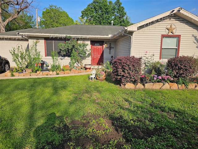 ranch-style house featuring a front yard