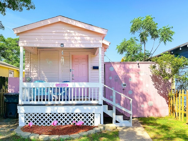 1309 55th St, Galveston, TX 77551 - view of front facade featuring a porch