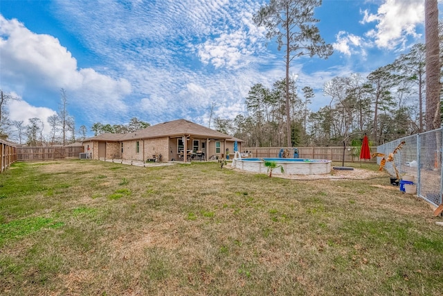 view of yard with a fenced in pool