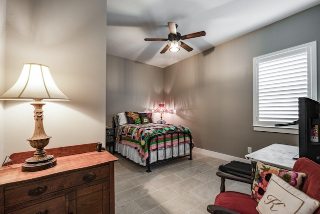 bedroom with ceiling fan