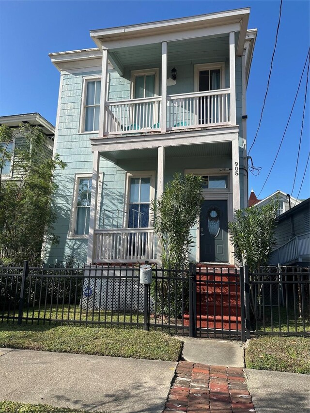 view of front of home featuring a balcony